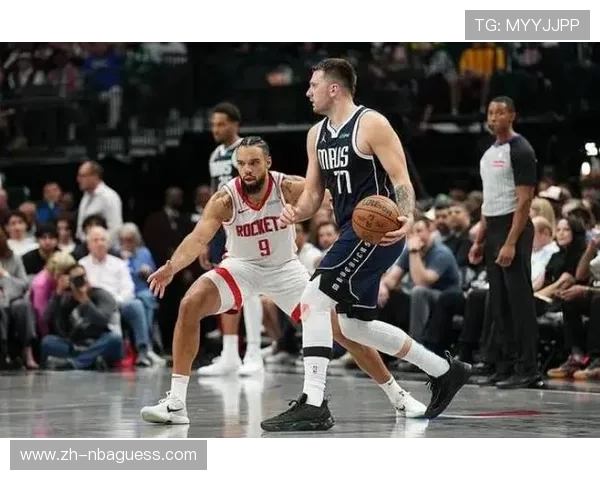 火箭与独行侠对攻，小史密斯19分8板关键表现