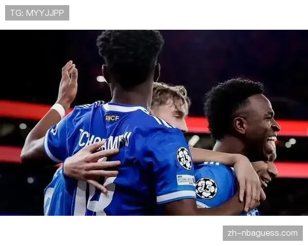 穆里尼奥不满判罚两黄变一红被罚出场，将缺席次回合较量